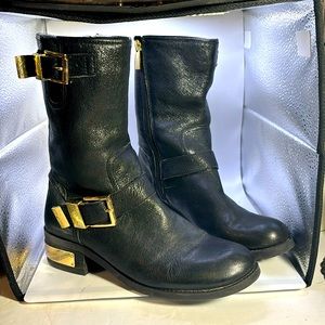 Vince Camuto Women’s Leather Boots size 7.5 in great condition